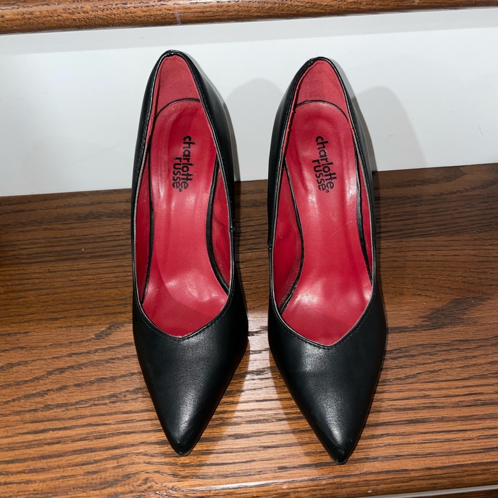 Elegant back pointy heels